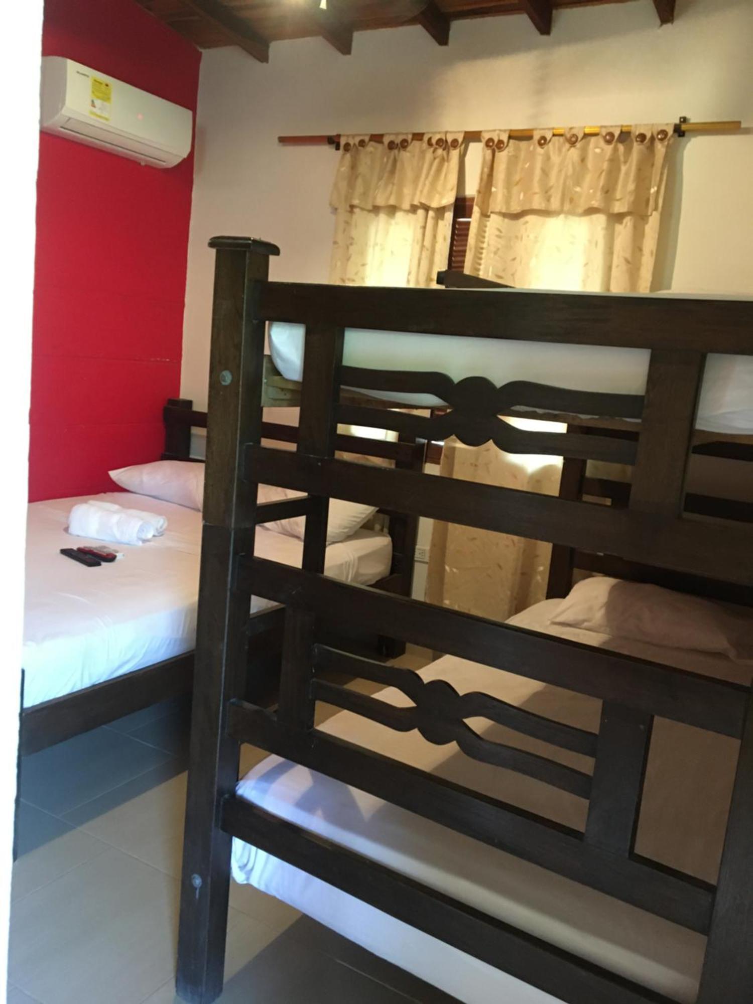 מינקה Hostal Los Wichos מראה חיצוני תמונה
