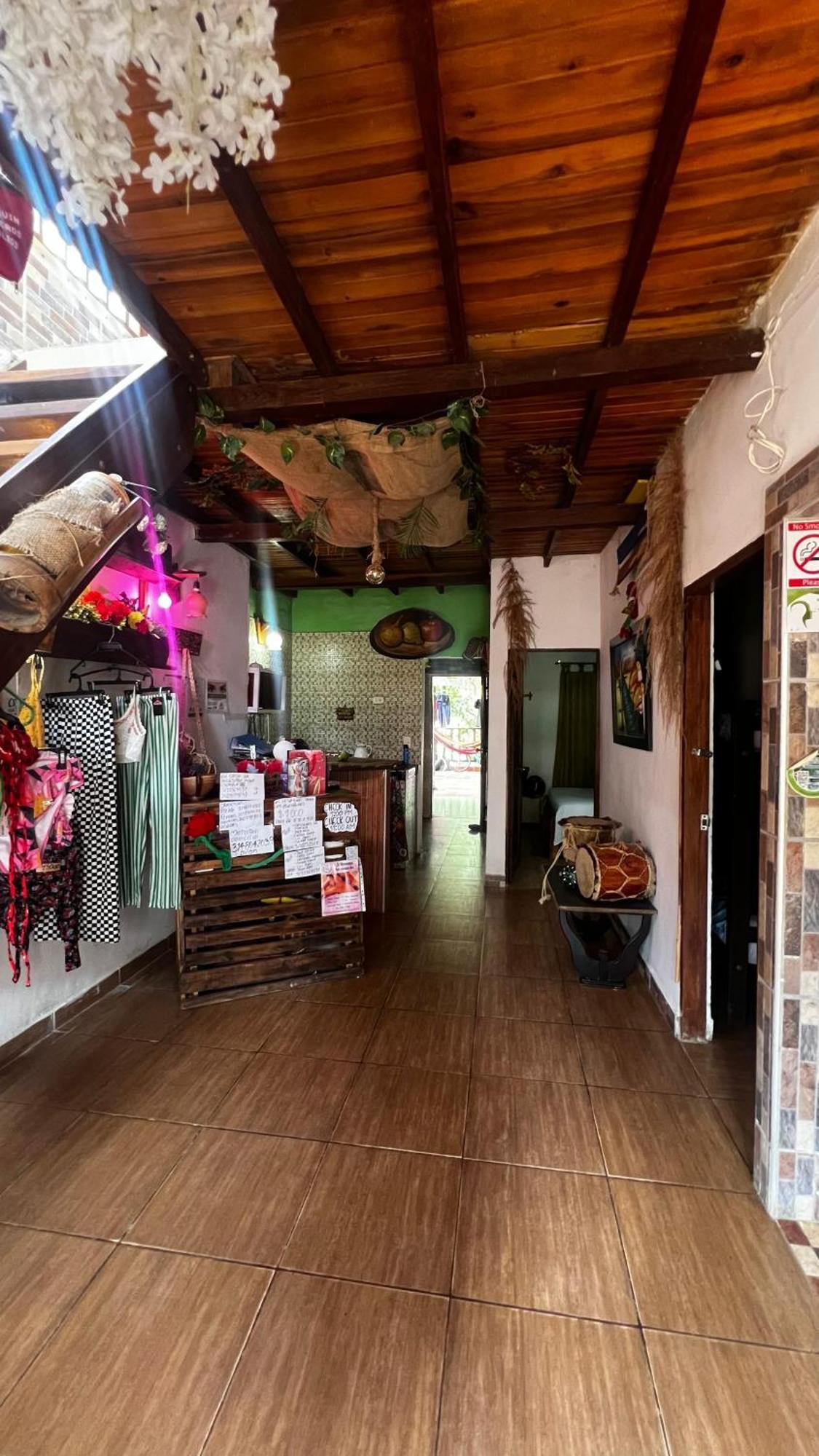 מינקה Hostal Los Wichos מראה חיצוני תמונה