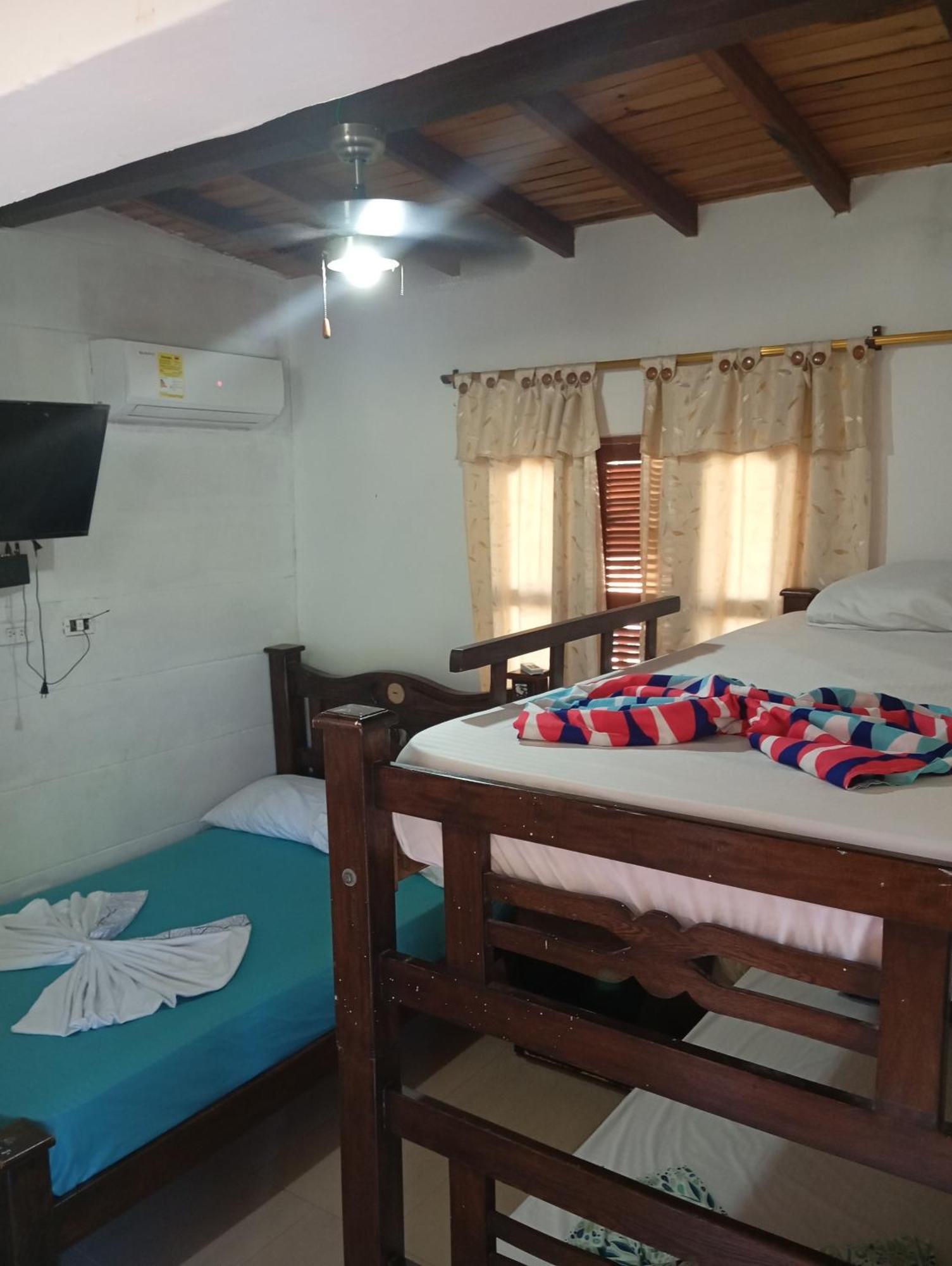 מינקה Hostal Los Wichos מראה חיצוני תמונה