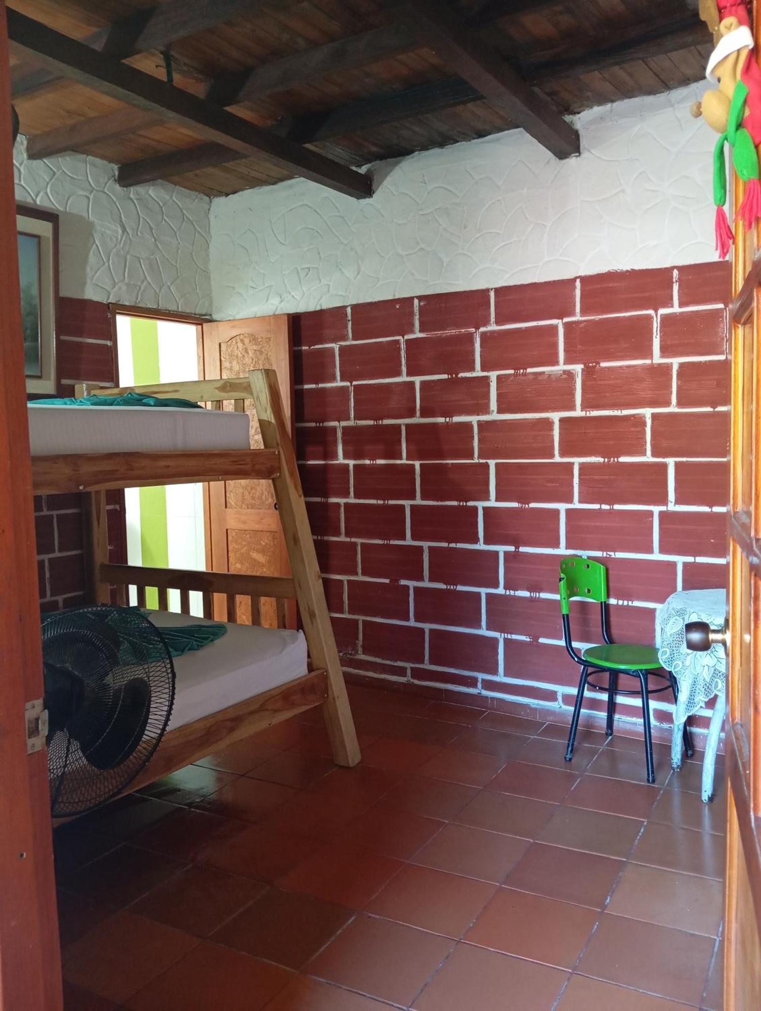 מינקה Hostal Los Wichos מראה חיצוני תמונה